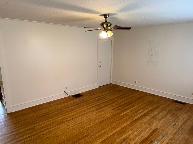 Photo - 205 Unaka St