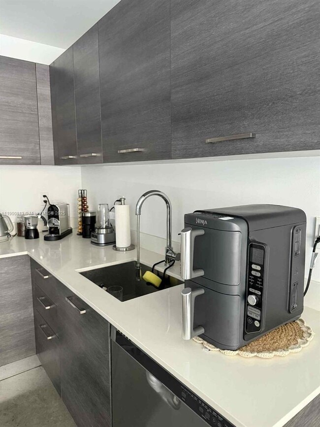 Photo - 151 SE 1st St Unidad 503