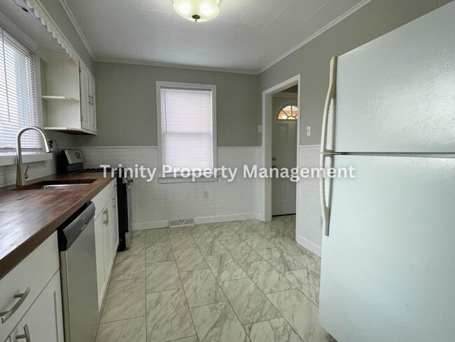 Photo - 2010 1/2 Hamill Ave