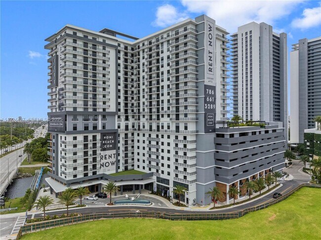 Photo - 16395 Biscayne Blvd