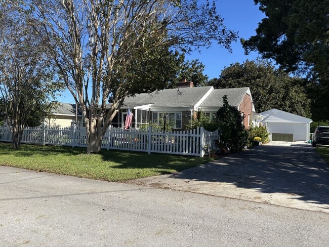 Photo - 618 E Sabiston Dr