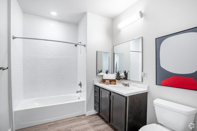 1BR, 1BA - 650SF - Bathroom