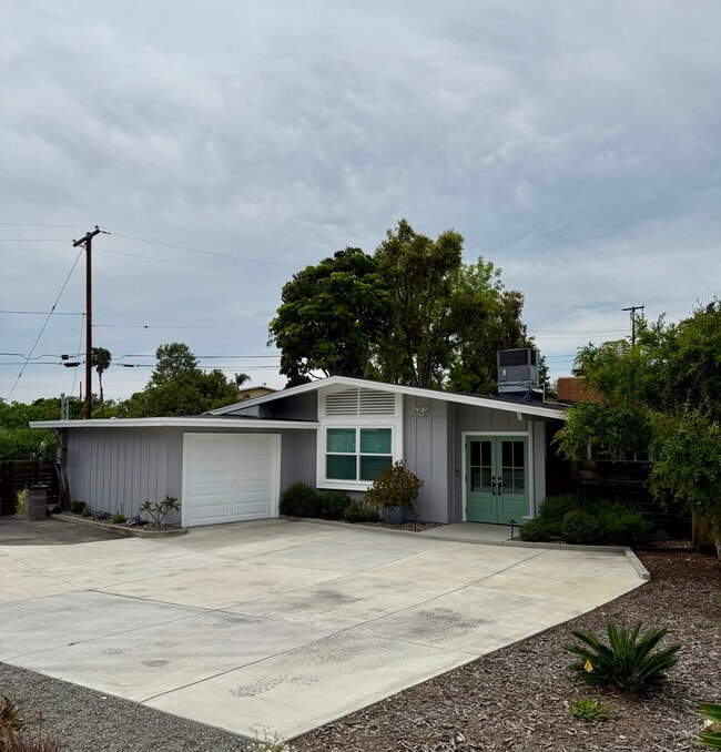 Photo - 950 Crescent Dr House