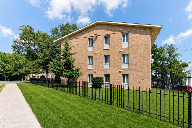 Building Photo - Cedar Heights
