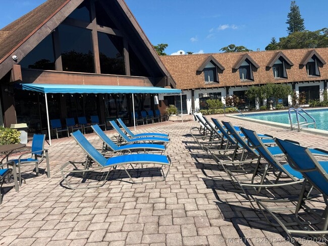3660 Inverrary Dr Unit 1b