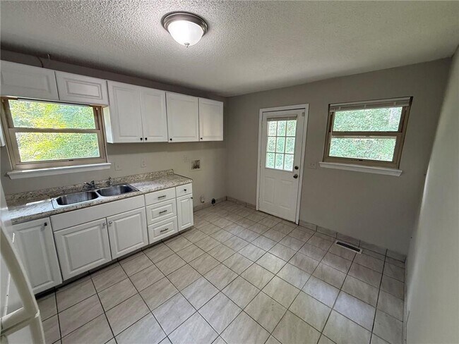 Photo - 429 N Jenkins Rd