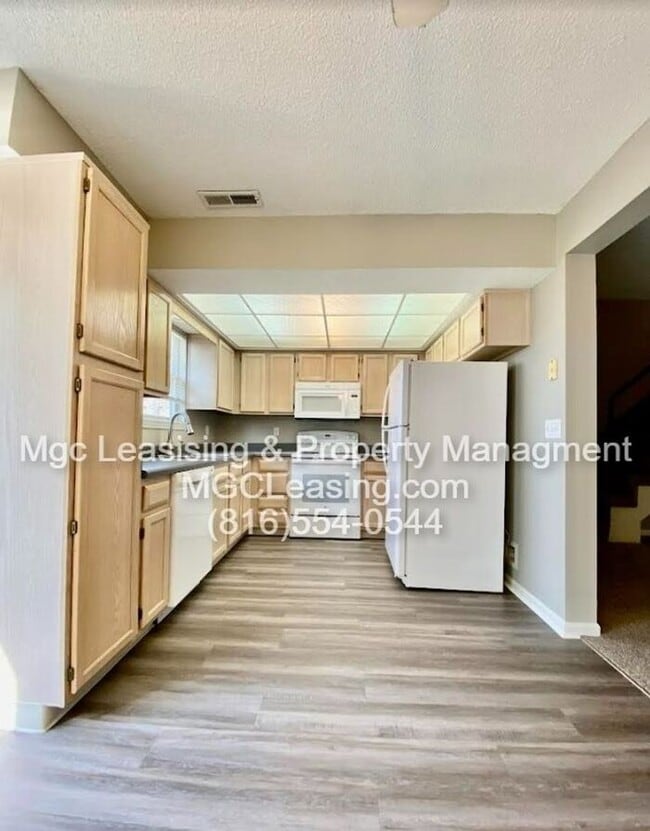 Photo - Big Beautiful Townhome in Lee's Summit!