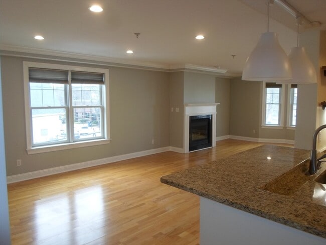 Building Photo - 10 Porter St Unit H