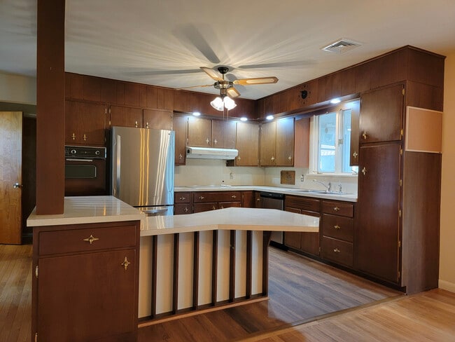 Photo - 609 W Orange St