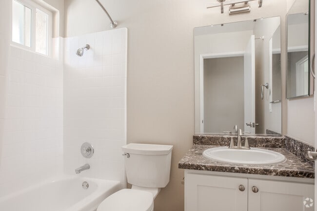 2BR, 1.5BA - Irvington