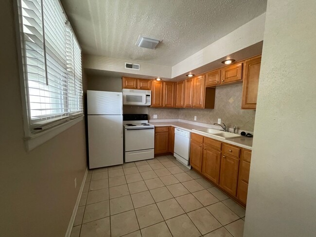 Photo - WALK TO STADIUM! CLOSE TO CAMPUS!