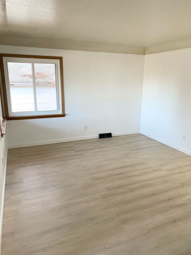 Building Photo - 6202 Franklin Ave Rental