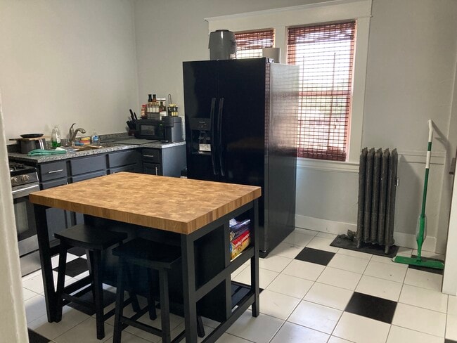 Photo - 725 Michigan St NE Unidad #2