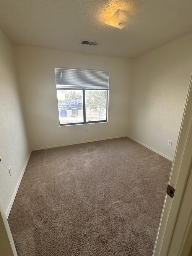 Photo - 11012 Hackamore Ave SW