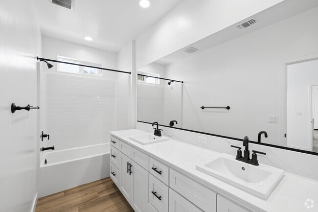 3BR, 2BA - 1,260SF - Primary Bathroom