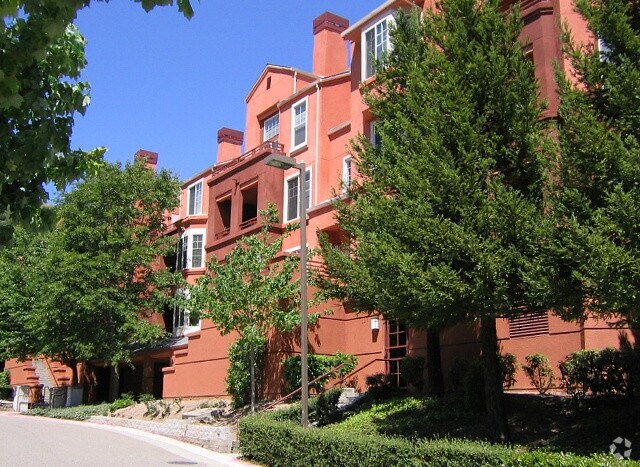 Building Photo - S240 Unit 208 Rental