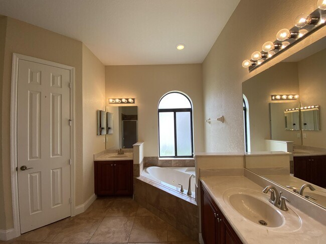 452 Cinnamon Dr
