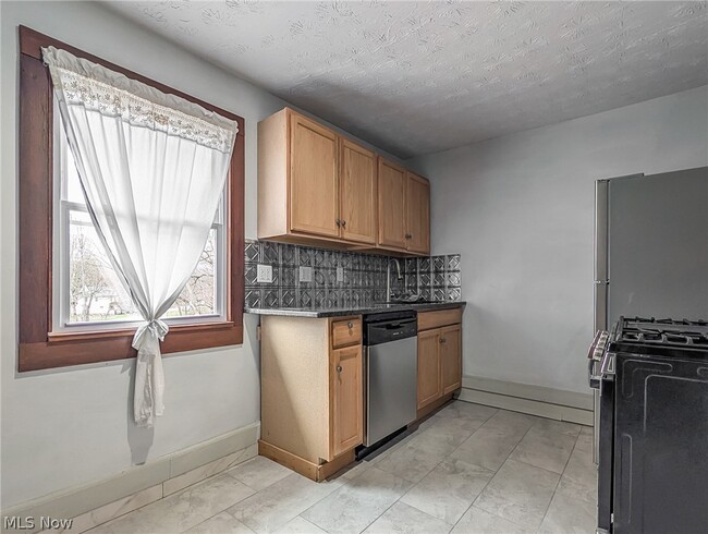 Photo - 1268 Pondview Ave Unit B