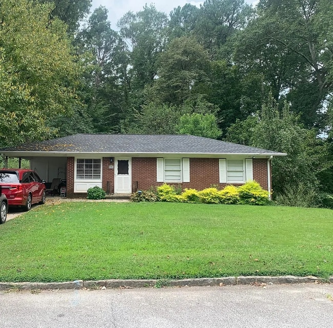 Building Photo - 1016 Greenbriar Cir