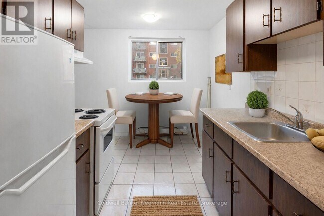 Photo - 8 Delaware Ave Unité 1