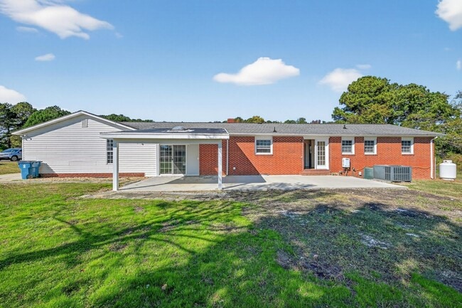 Photo - 1580 N Honeycutt St