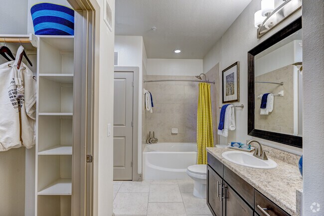 1BR, 1BA - 664SF