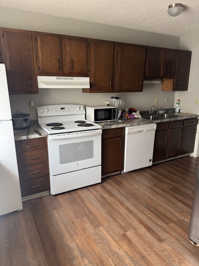901 E Main St