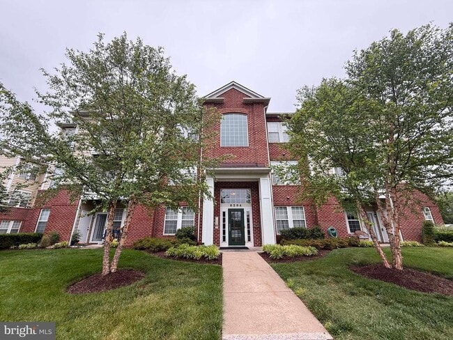 Building Photo - 8204 Blue Heron Dr Unit 1C