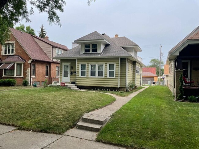 Building Photo - 4962WMedfordM Unit 4962A Rental