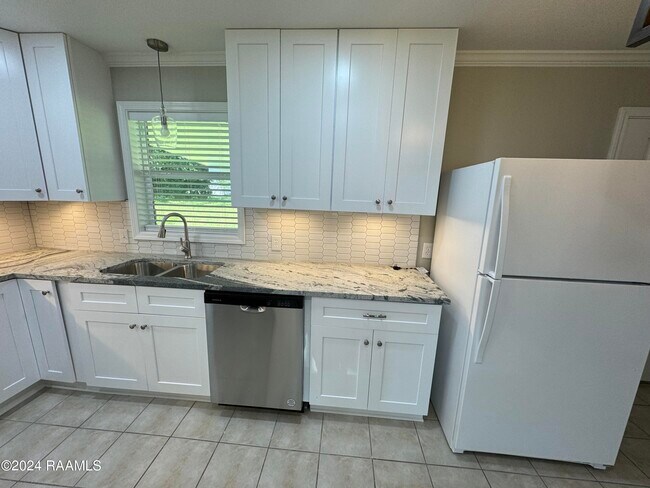 Photo - 305 Alice Dr