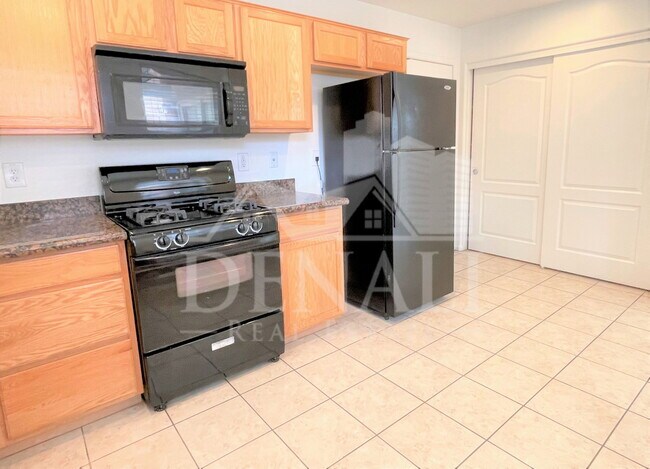 Photo - 3557 E Erie St
