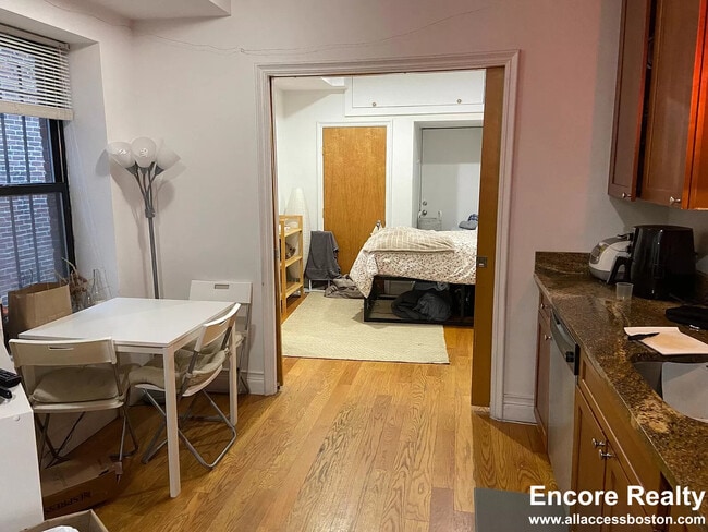 Photo - 64 Louis Prang St