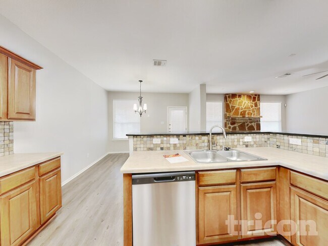 Photo - 11638 Dense Star