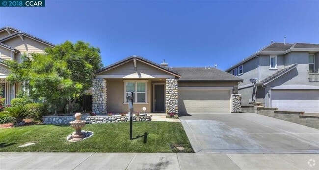 Building Photo - Available Now! Rental