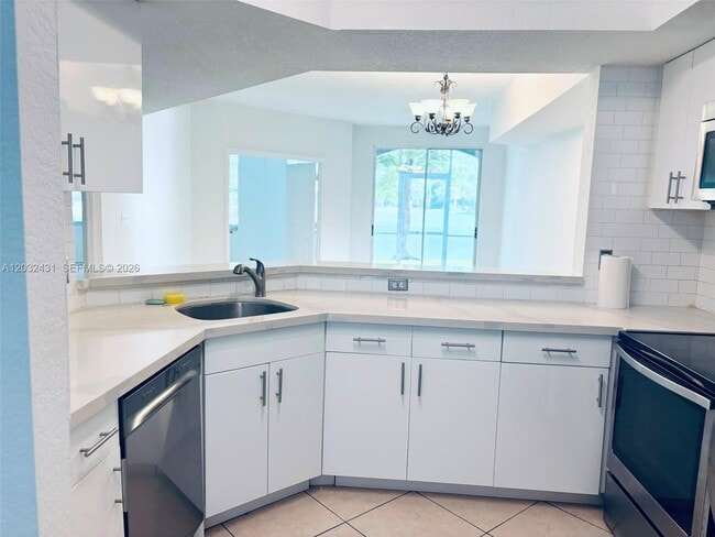 Photo - 715 SW 148th Ave Unidad 611