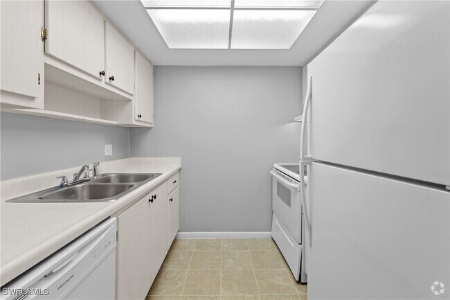 Building Photo - 1849 Maravilla Ave Unit C10 Rental