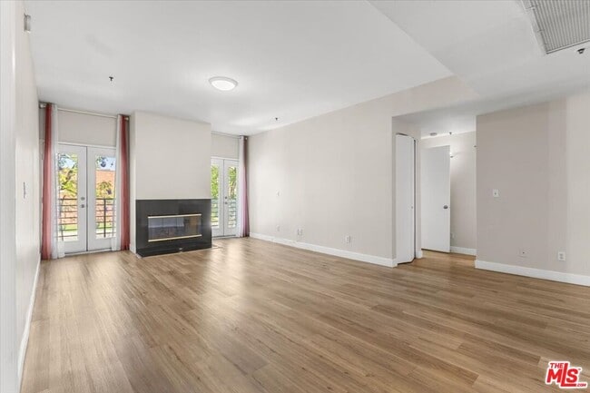 Photo - 5350 White Oak Ave Unidad 209