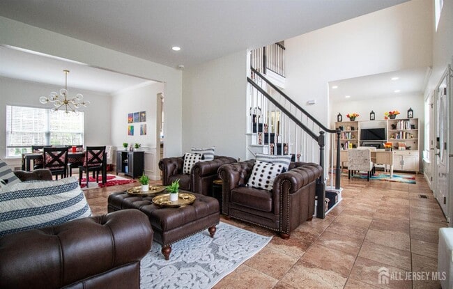 845 Woodbury Dr