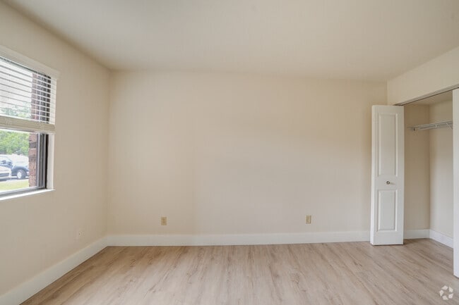 2BR, 1BA - 777SF