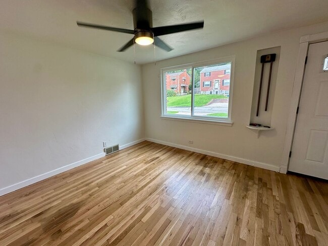 Photo - 975 Elizabeth St