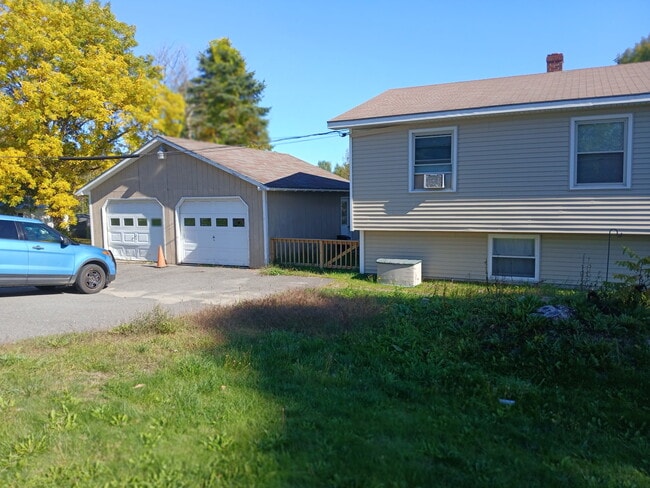 House with 2 car garage - 187 Oakland Rd