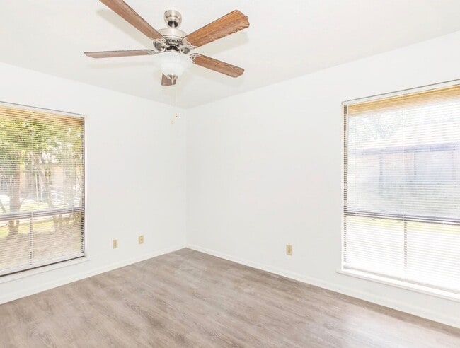 Photo - 2360 W Denman St