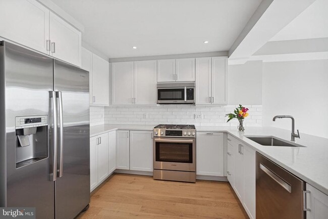 Photo - 925 N Fairfax St Unit 607