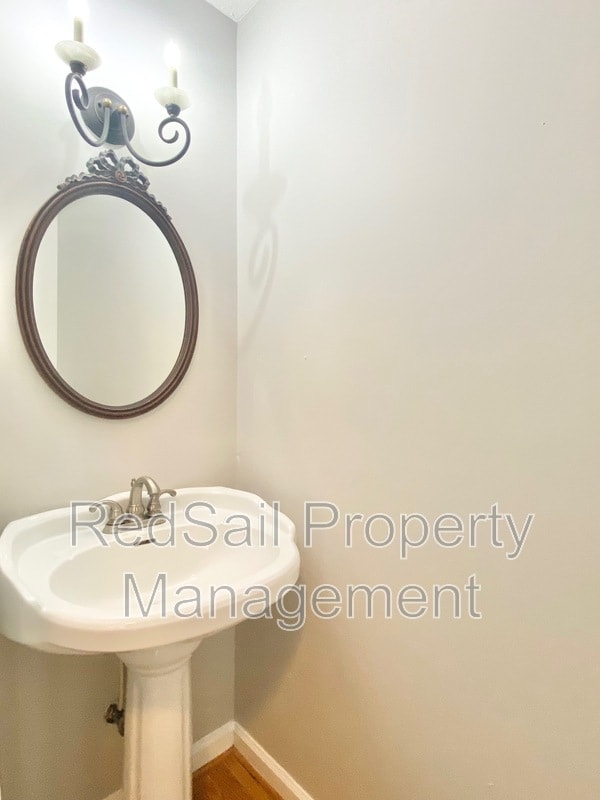 Photo - 102 Thunderbird Ln