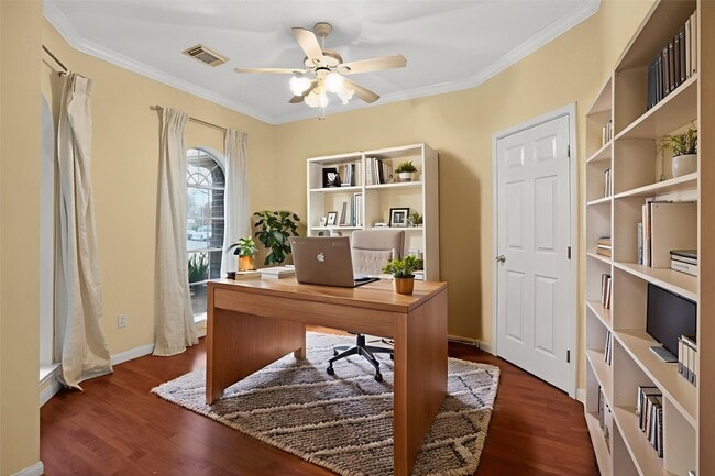 Building Photo - 12530 Meadowglen Dr