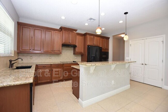 Photo - 4267 Moon Shadow Loop