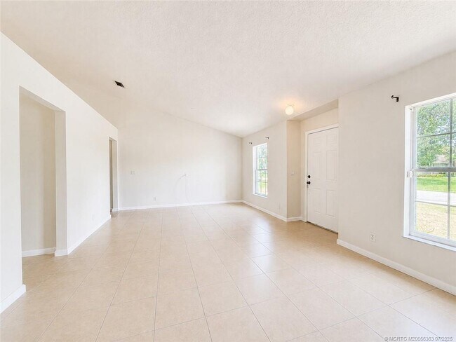 Photo - 756 SE Lansdowne Ave