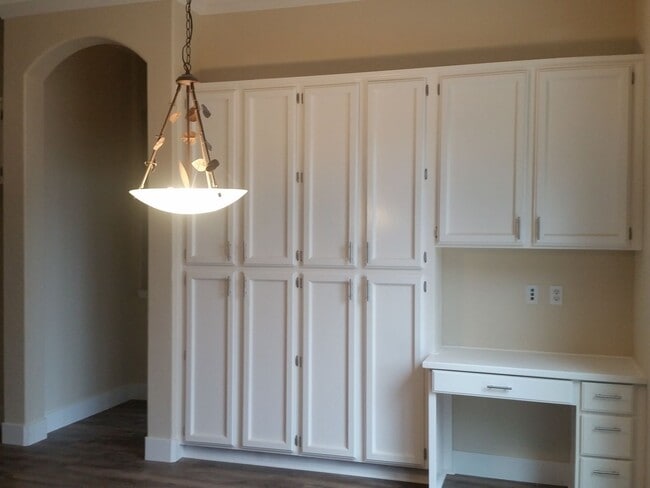 Photo - Spacious 4-Bedroom Home in a Great Neighborhood!