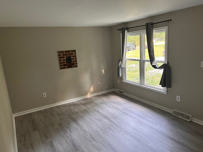 Photo - 1324 Manfield Rd