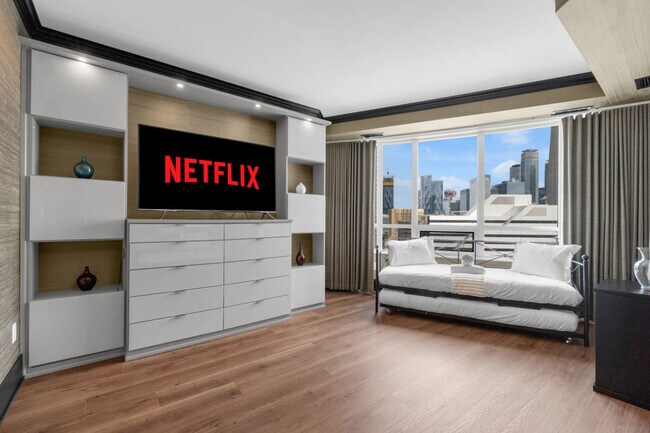 Photo - 20 Blue Jays Way Unit SI ID1403777P